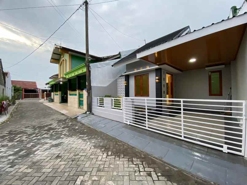 dijual rumah 2 km sleman city hall