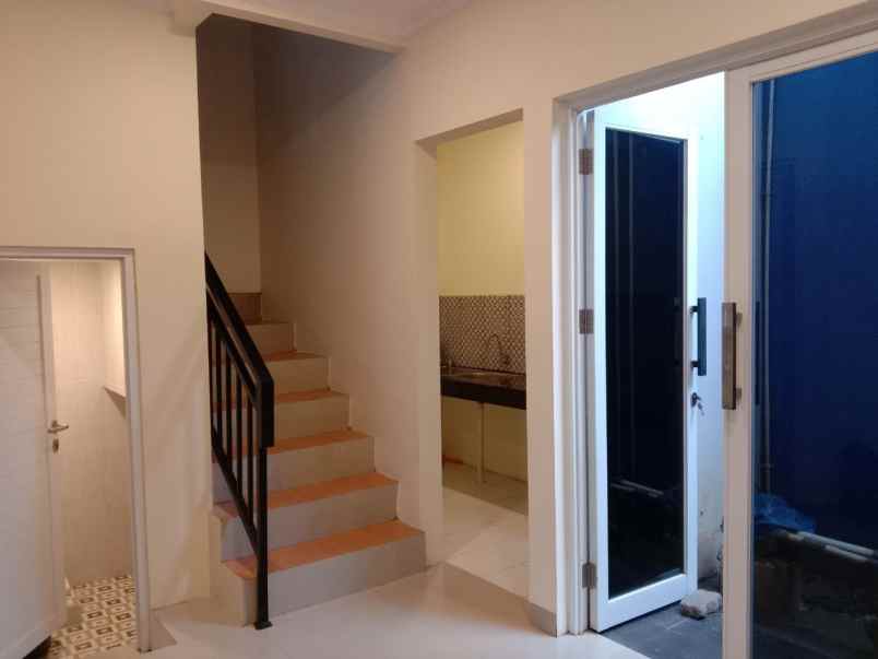 dijual rumah 2 lantai siap huni dekat tol jatiasih