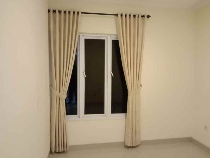 dijual rumah 2 lantai siap huni dekat tol jatiasih