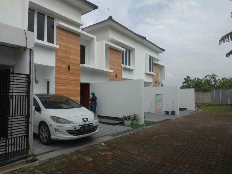 dijual rumah 2 lantai siap huni dekat tol jatiasih