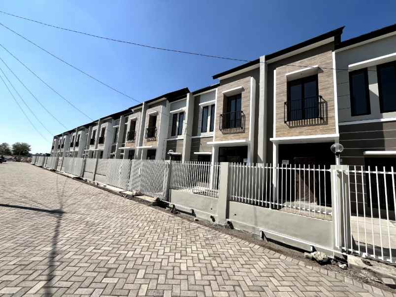 dijual rumah alana tambak oso