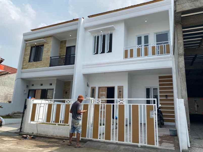 dijual rumah antapani