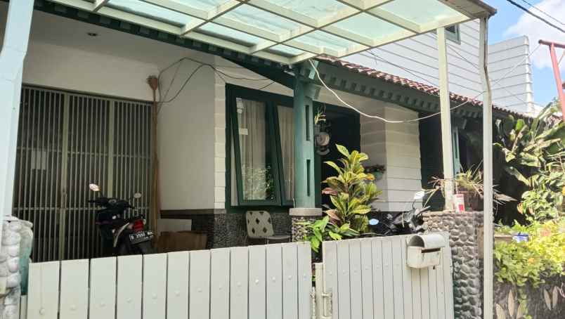 dijual rumah arcamanik endah