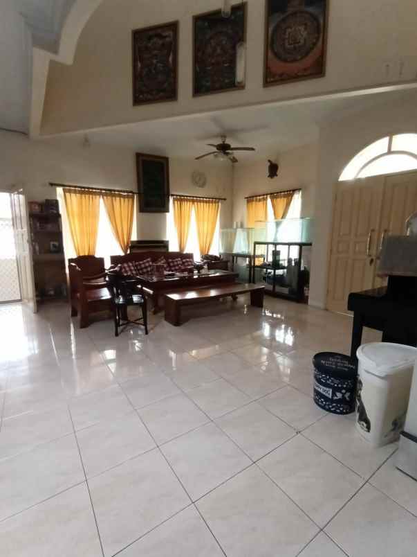 dijual rumah babatan pantai