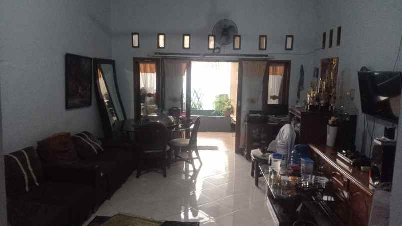dijual rumah bagus strategis pinggir jalan jagakarsa