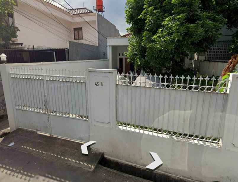 dijual rumah bagus strategis pinggir jalan jagakarsa