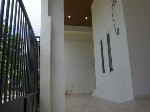 dijual rumah baru hook perum bekasi jaya indah