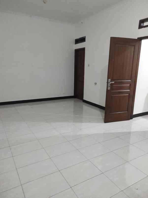 dijual rumah batu indah