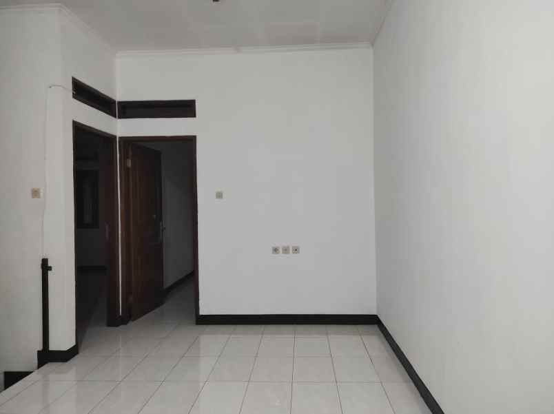 dijual rumah batu indah