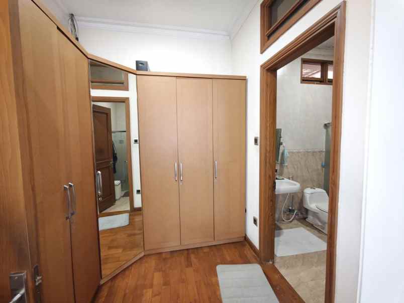 dijual rumah besar dan mewah di mekarwangi