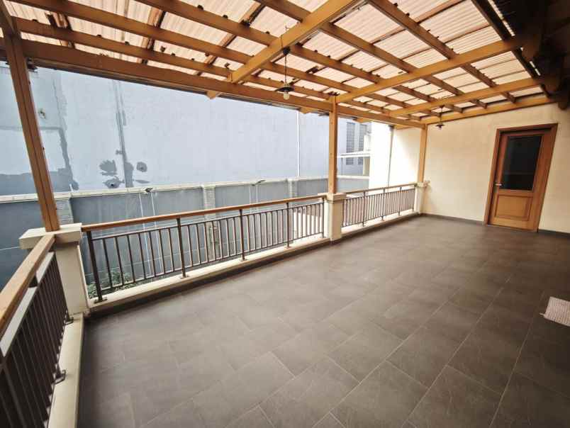 dijual rumah besar dan mewah di mekarwangi