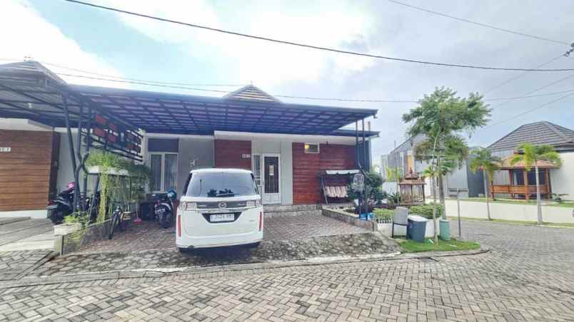 dijual rumah beserta isinya di bsb semarang