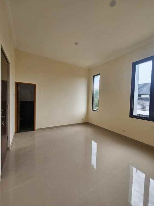 dijual rumah bintang metropole