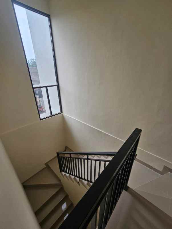 dijual rumah bintang metropole