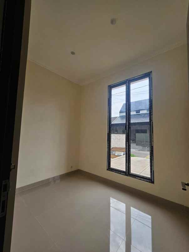 dijual rumah bintang metropole