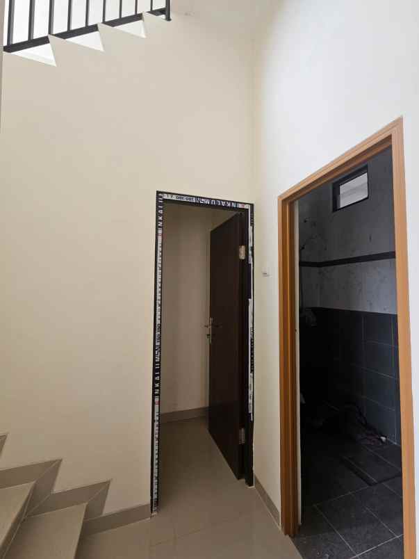 dijual rumah bintang metropole