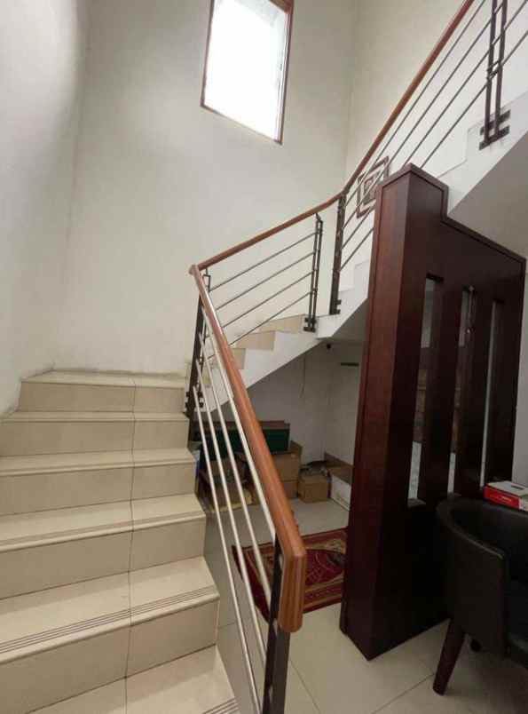 dijual rumah buah batu regency