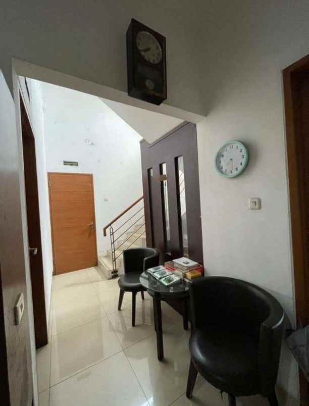 dijual rumah buah batu regency