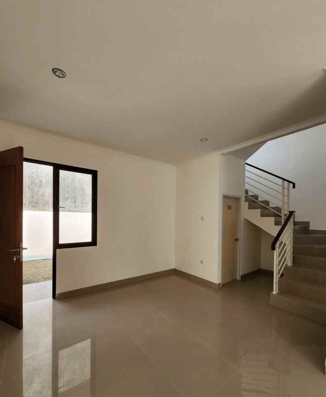 dijual rumah buana gardenia cipondoh