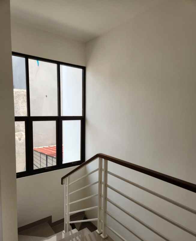 dijual rumah buana gardenia cipondoh