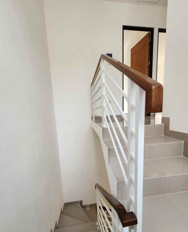 dijual rumah buana gardenia cipondoh