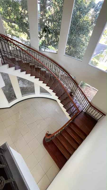 dijual rumah bukit darmo golf