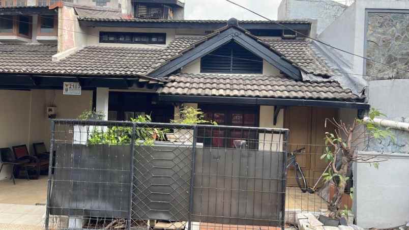 dijual rumah bumi satria kencana