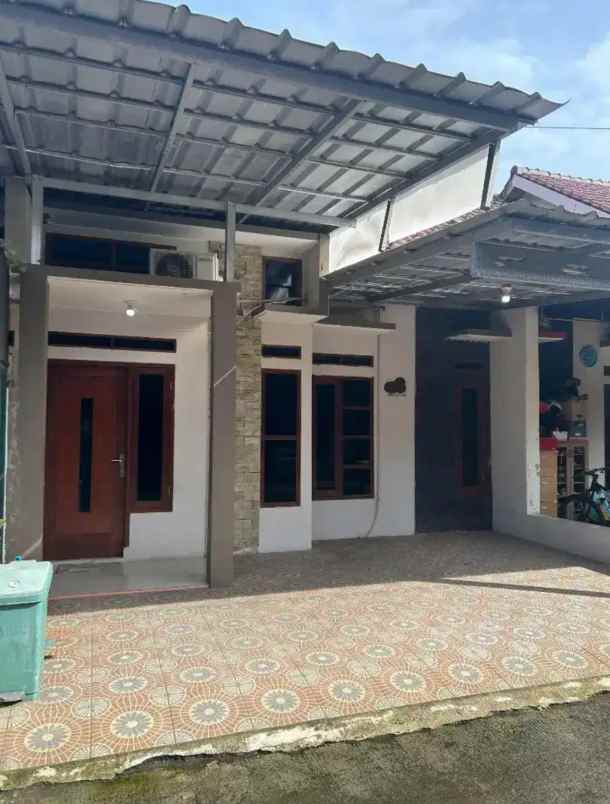 dijual rumah ciapyung depok