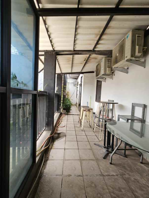 dijual rumah cirendeu