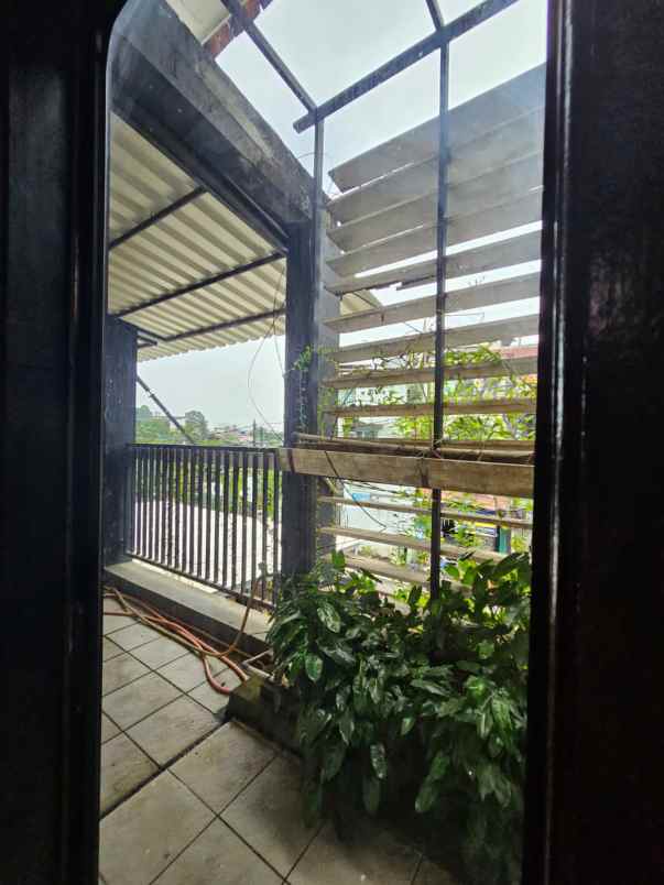 dijual rumah cirendeu