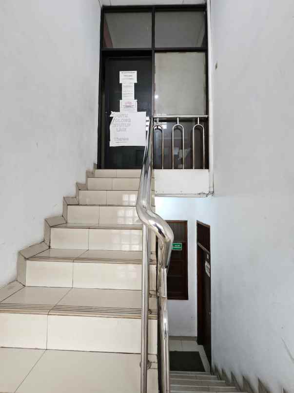 dijual rumah cirendeu