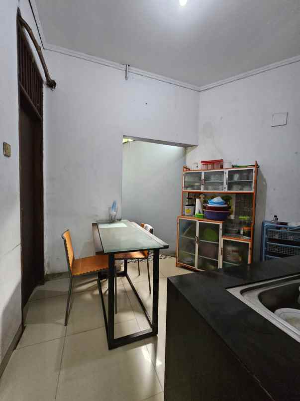 dijual rumah cirendeu