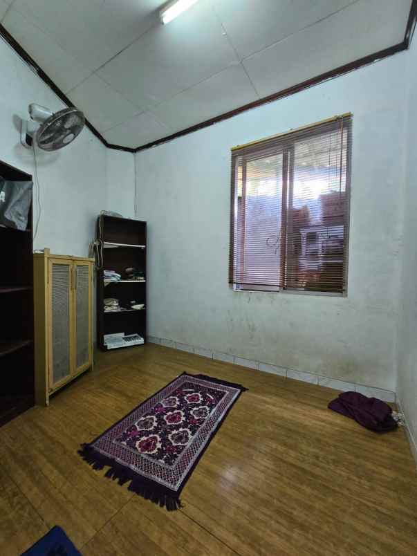 dijual rumah cirendeu