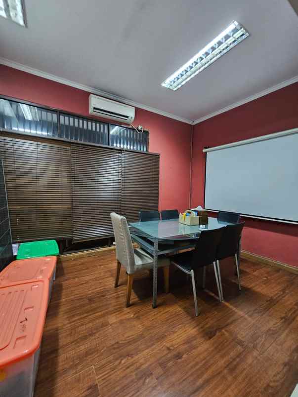 dijual rumah cirendeu