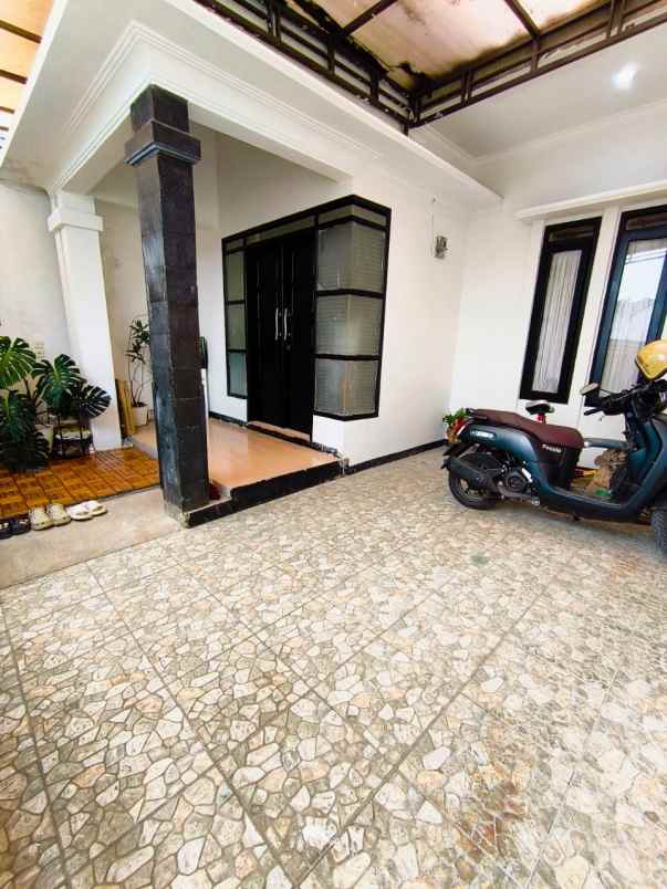 dijual rumah cisangkan