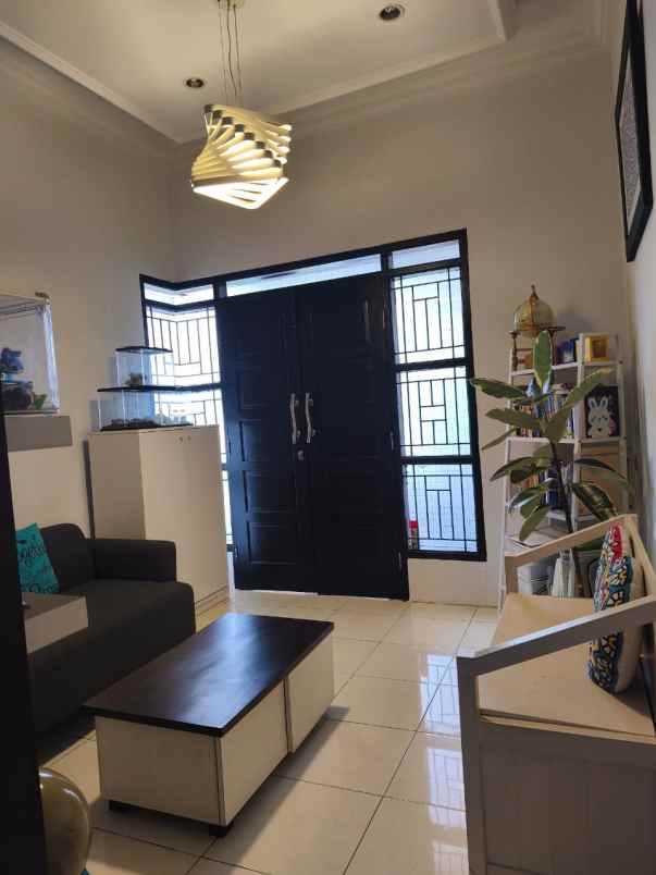 dijual rumah cisangkan