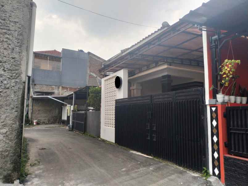 dijual rumah cisangkan
