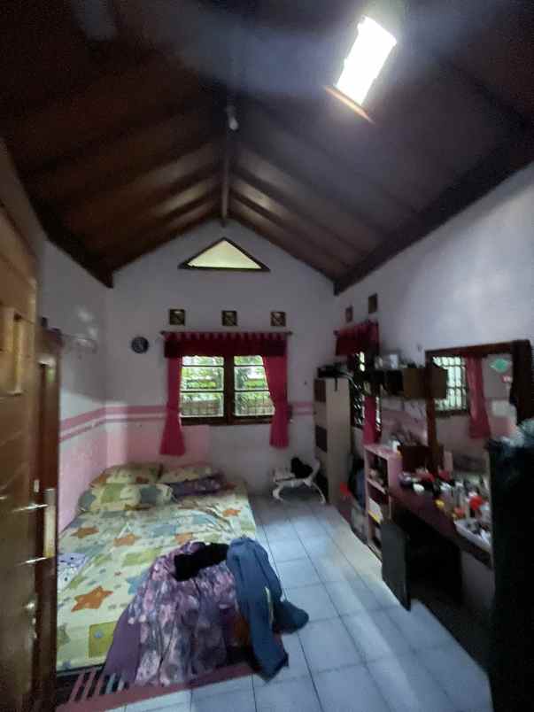 dijual rumah cisaranten kulon komplek