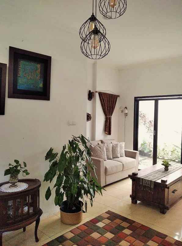 dijual rumah ciwaruga