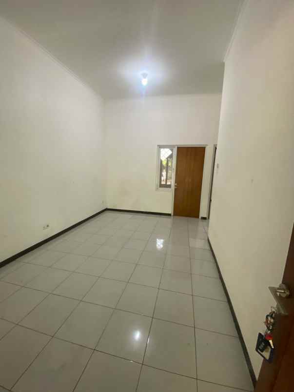 dijual rumah cluster kamayangan