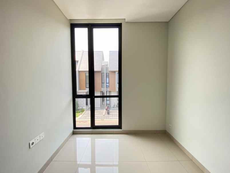 dijual rumah cluster viola summarecon