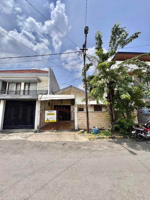 dijual rumah darmo harapan