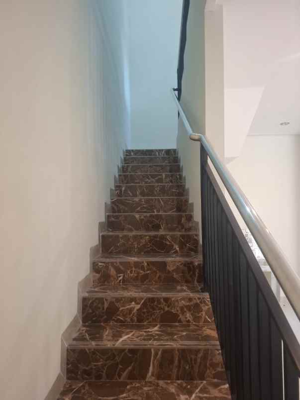 dijual rumah darmo indah