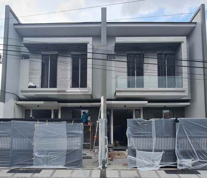 dijual rumah dharmahusada indah