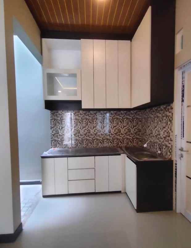 dijual rumah di baturan solo