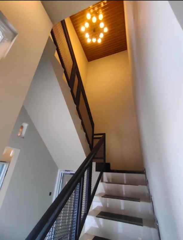 dijual rumah di baturan solo