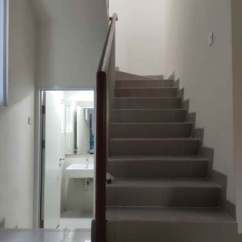 dijual rumah di citragran cbd cibubur