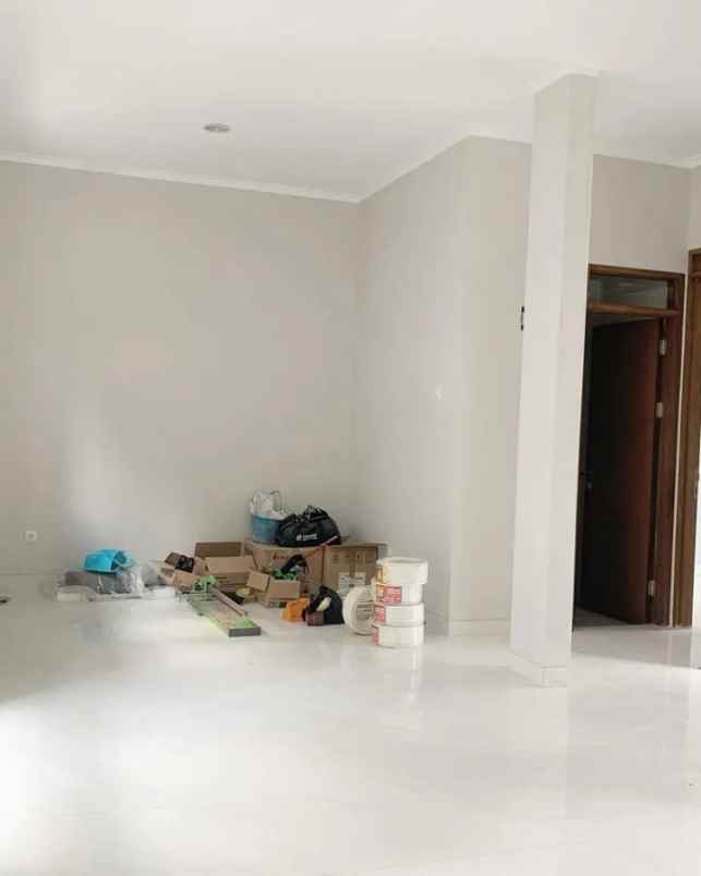 dijual rumah di ciwaruga lokasi strategis