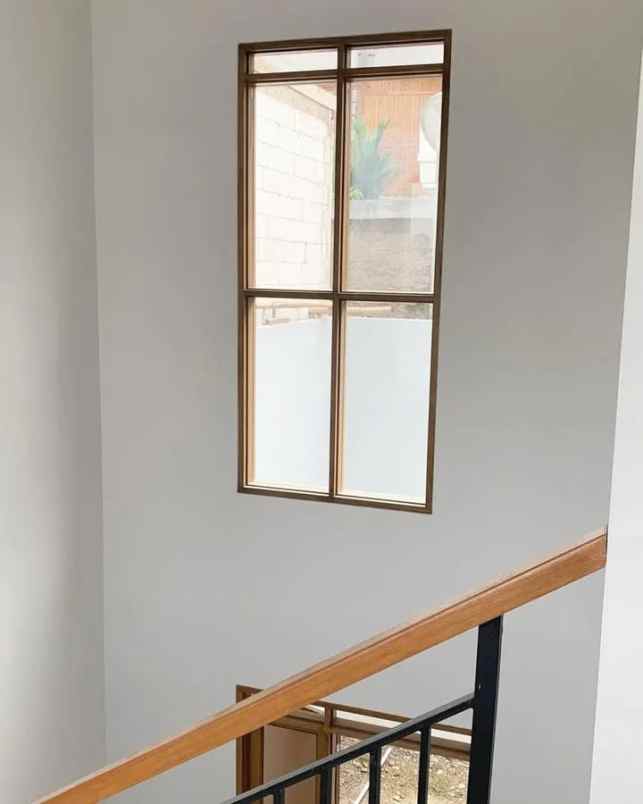 dijual rumah di ciwaruga lokasi strategis