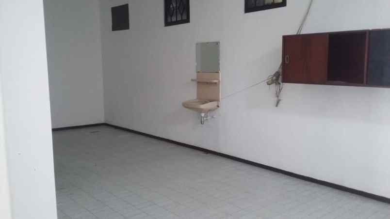 dijual rumah di dekat pasar legi solo